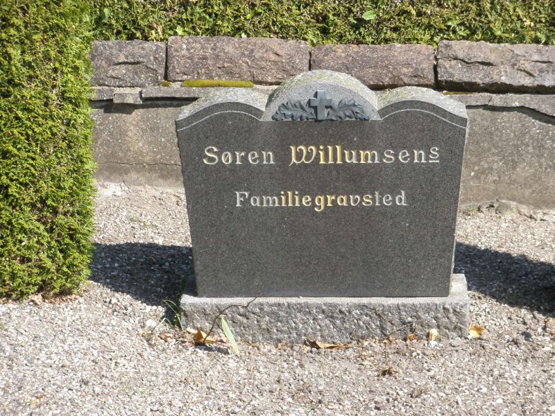 Soeren Willumsen's familiegravsted.JPG